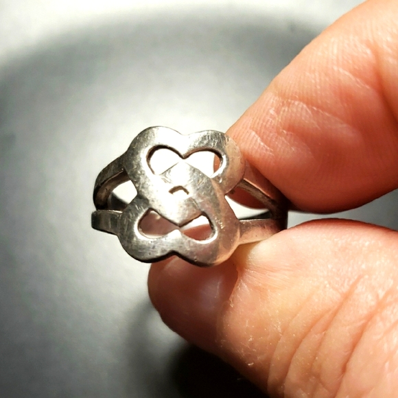 STERLING SILVER INTERLOCKING HEARTS RING size 7 - Picture 1 of 3
